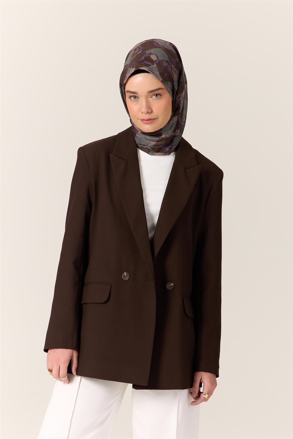 İnce Pamuk Soft Eşarp Acı Kahve-Eflatun Desenli Kaymaz Dokulu Tok Duruşlu 90x90