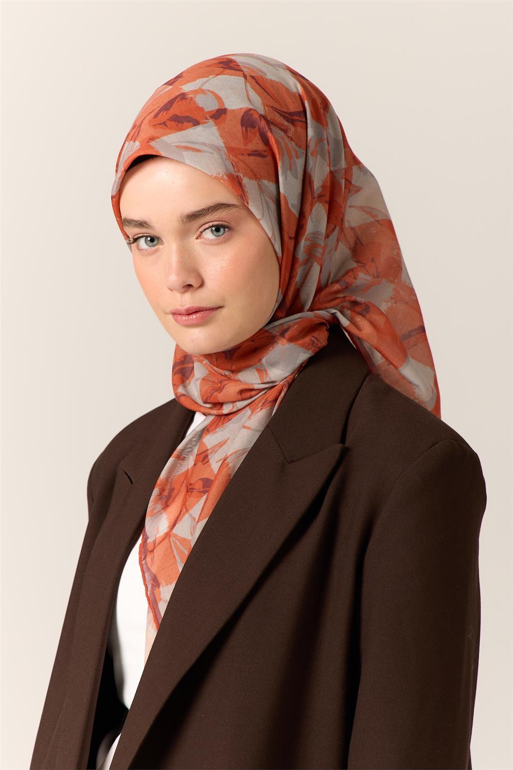 İnce Pamuk Soft Eşarp Turuncu-Mürdüm Desenli Kaymaz Dokulu Tok Duruşlu 90x90