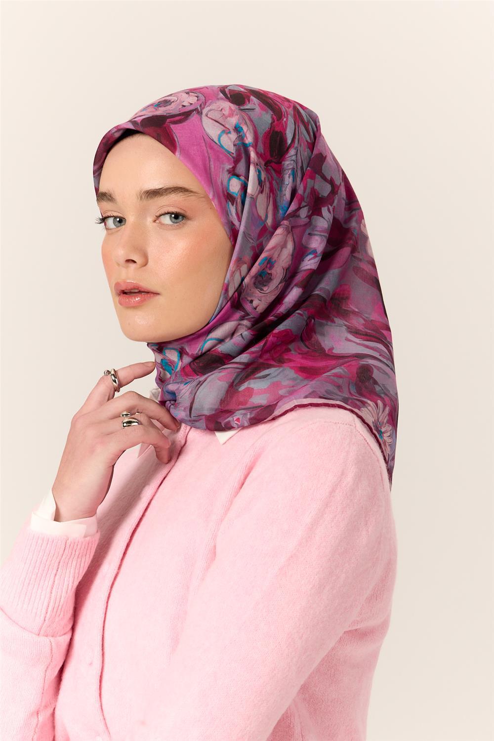 İnce Pamuk Soft Eşarp Pembe-Turkuaz Desenli Kaymaz Dokulu Tok Duruşlu 90x90