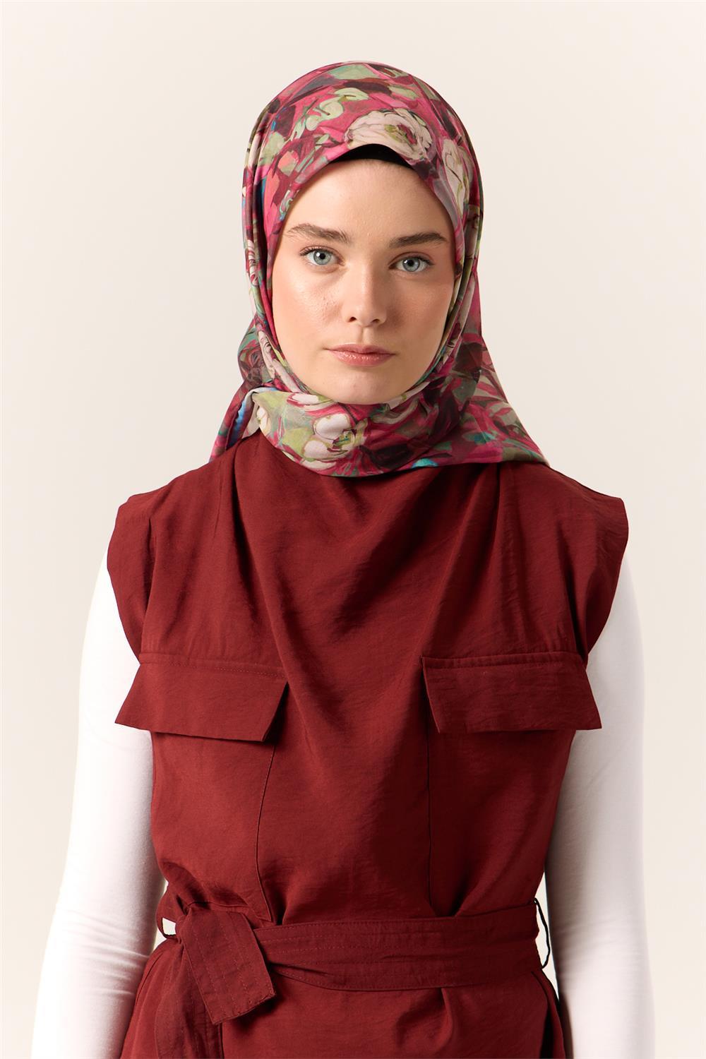 İnce Pamuk Soft Eşarp Yeşil-Pembe Desenli Kaymaz Dokulu Tok Duruşlu 90x90