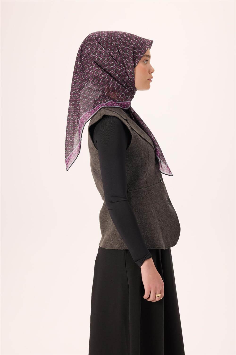 İnce Pamuk Soft Eşarp Siyah-Erguvan Gri Desenli Kaymaz Dokulu Nefes Alan 90x90