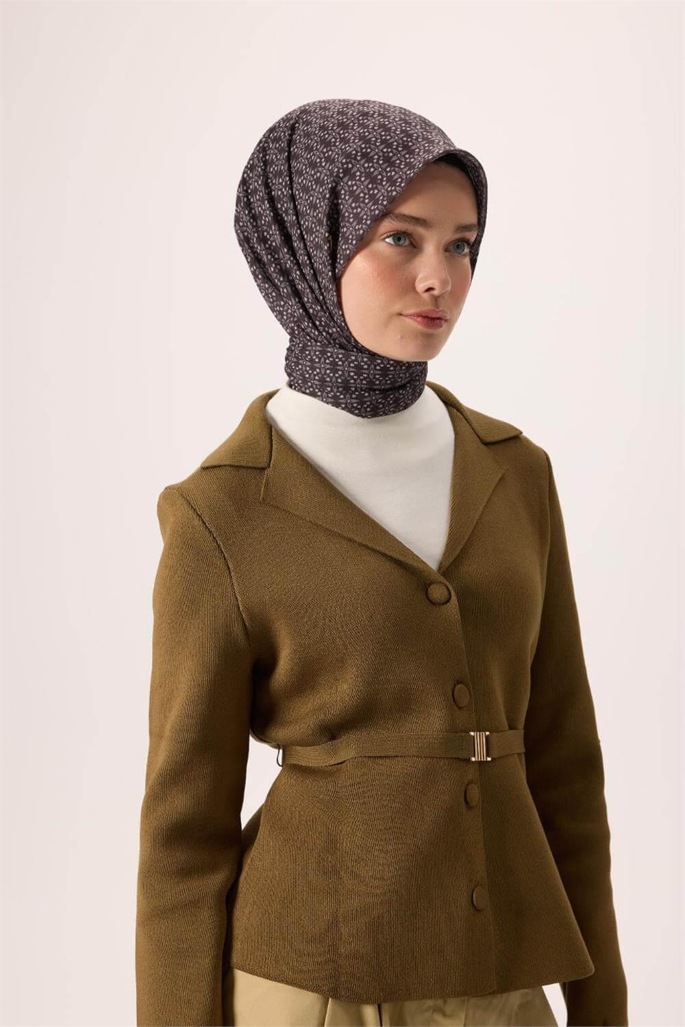 İnce Pamuk Soft Eşarp Siyah-Gümüş Pastel Mor Desenli Kaymaz Dokulu Nefes Alan 90x90