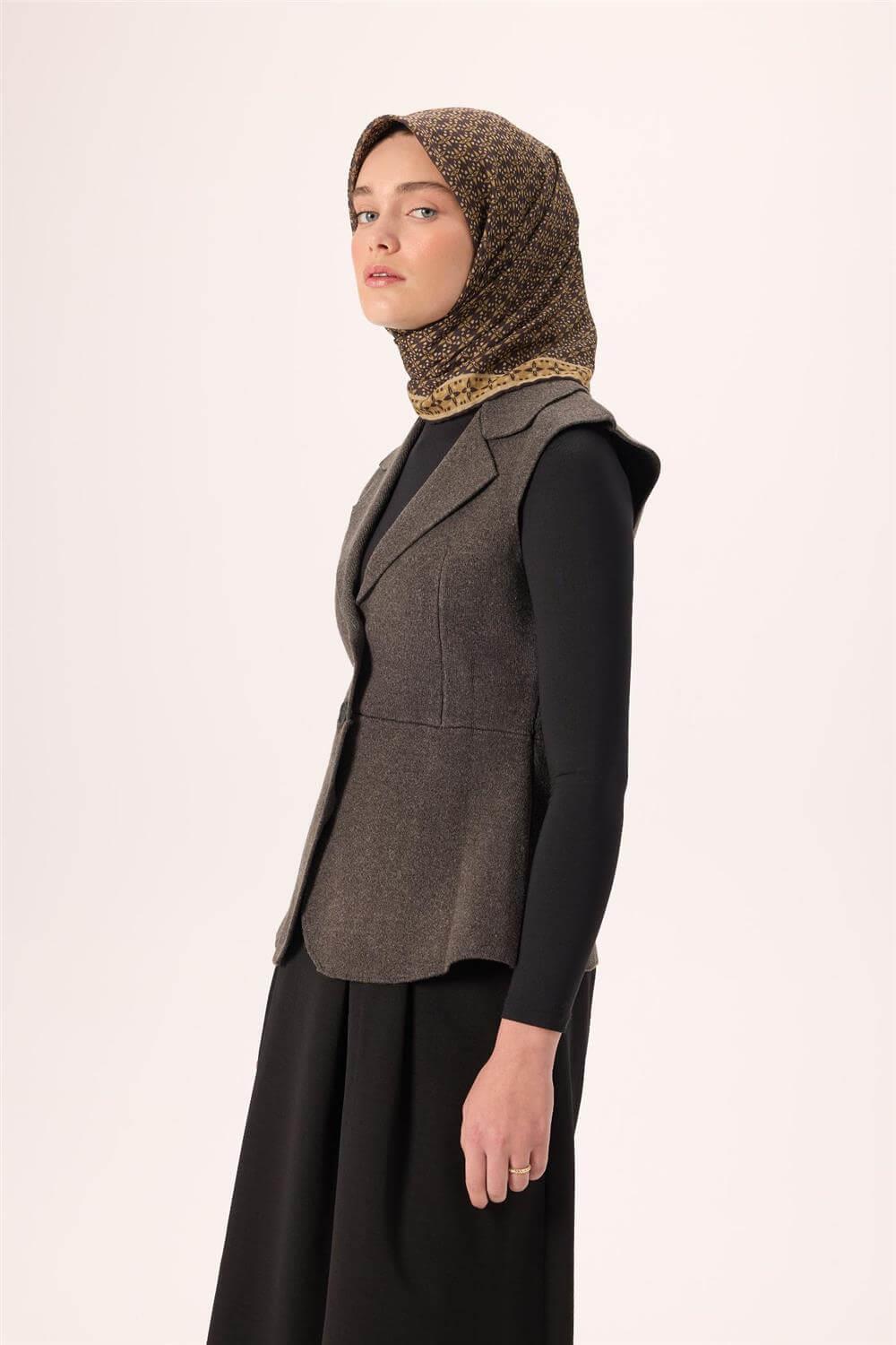 İnce Pamuk Soft Eşarp Siyah-Saman Bej Desenli Kaymaz Dokulu Nefes Alan 90x90