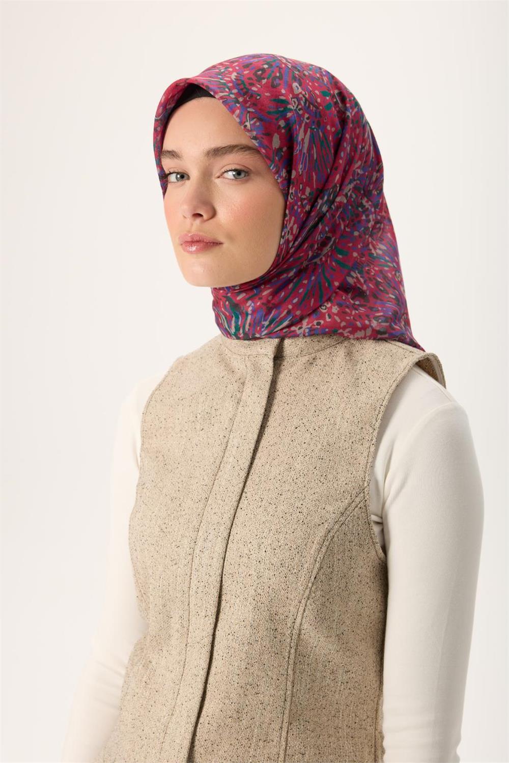 İnce Pamuk Soft Eşarp Fuşya-Patina Yeşili Desenli Kaymaz Dokulu Tok Duruşlu 90x90