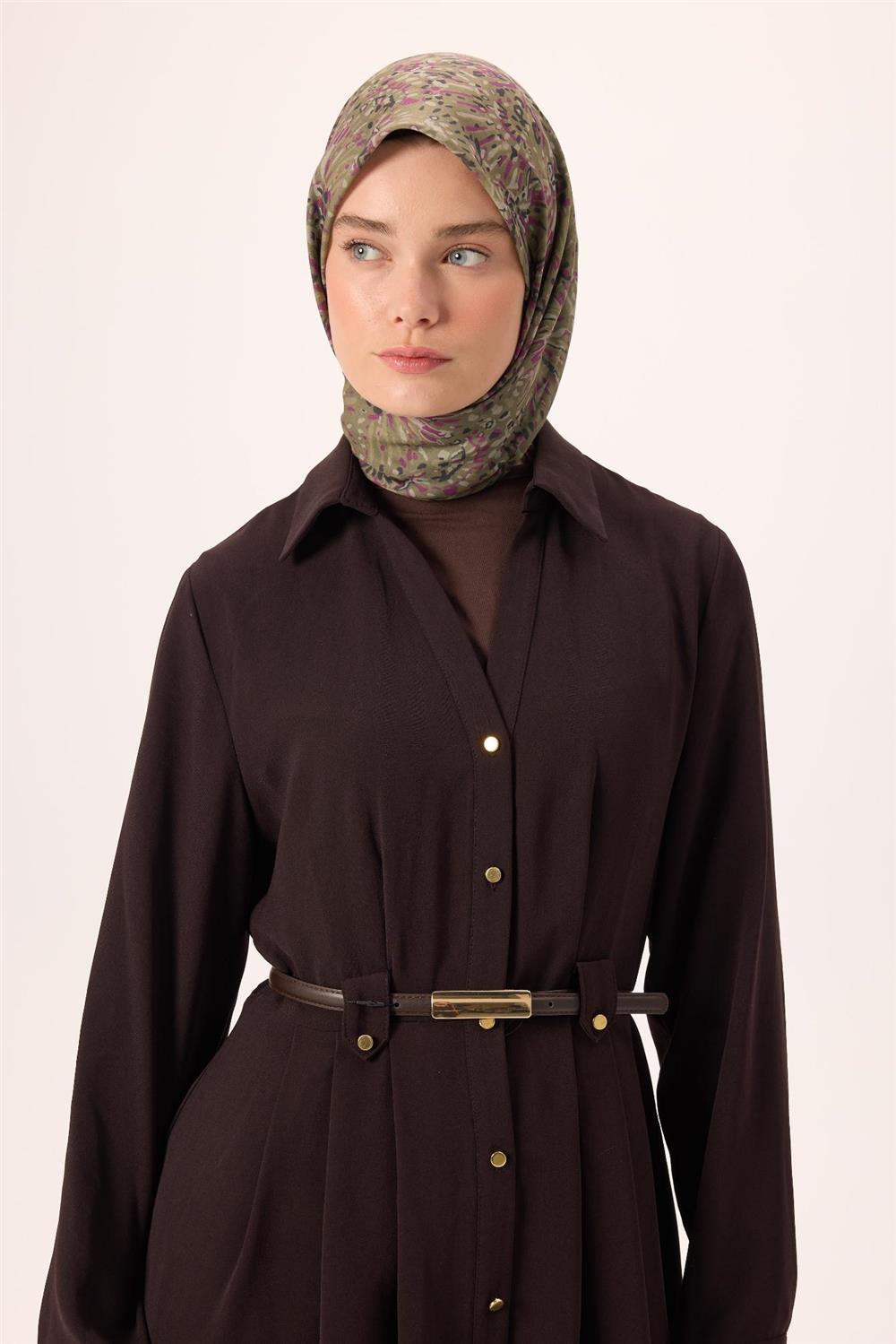 İnce Pamuk Soft Eşarp Yeşil-Mor Desenli Kaymaz Dokulu Tok Duruşlu 90x90