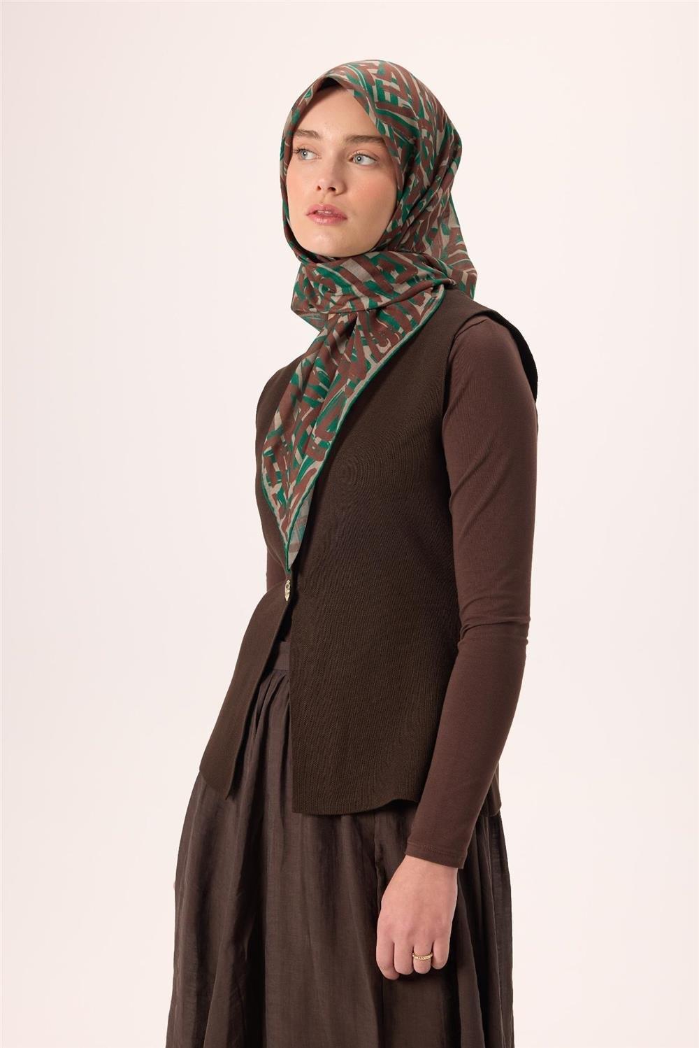 İnce Pamuk Soft Eşarp Sütlü Kahve-Zümrüt Kahverengi Desenli Nefes Alan Tok Duruşlu 90x90