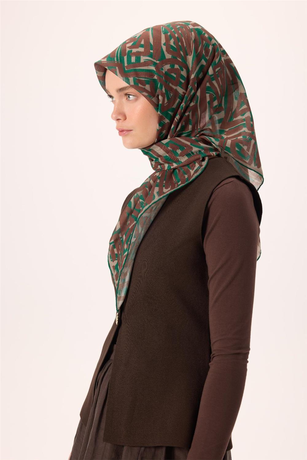 İnce Pamuk Soft Eşarp Sütlü Kahve-Zümrüt Kahverengi Desenli Nefes Alan Tok Duruşlu 90x90