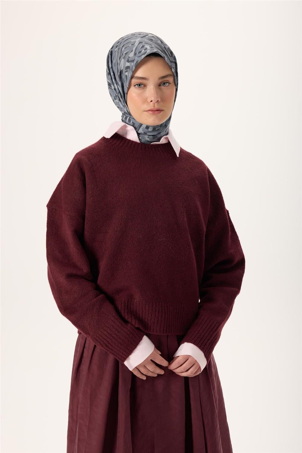 İnce Pamuk Soft Eşarp Gümüş-Gri Füme Desenli Nefes Alan Tok Duruşlu 90x90