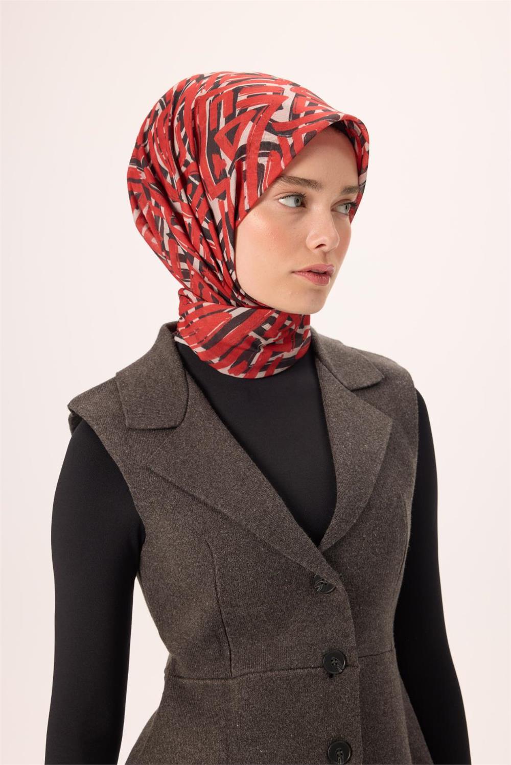 İnce Pamuk Soft Eşarp Krem Kırmızı Siyah Desenli Nefes Alan 90x90