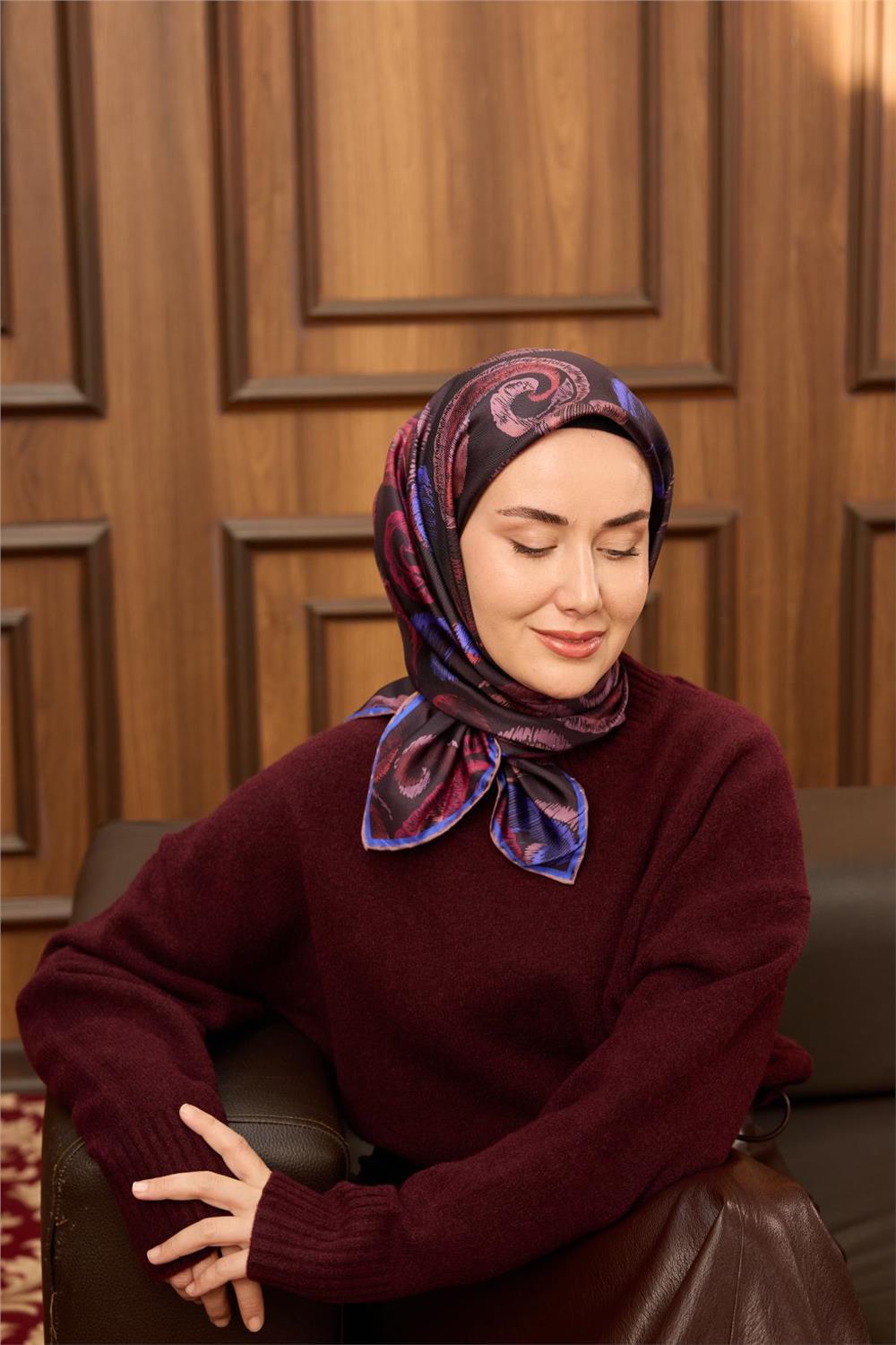 Twill İpek Eşarp Bordo–Saks Desenli Tok Duruşlu 90x90