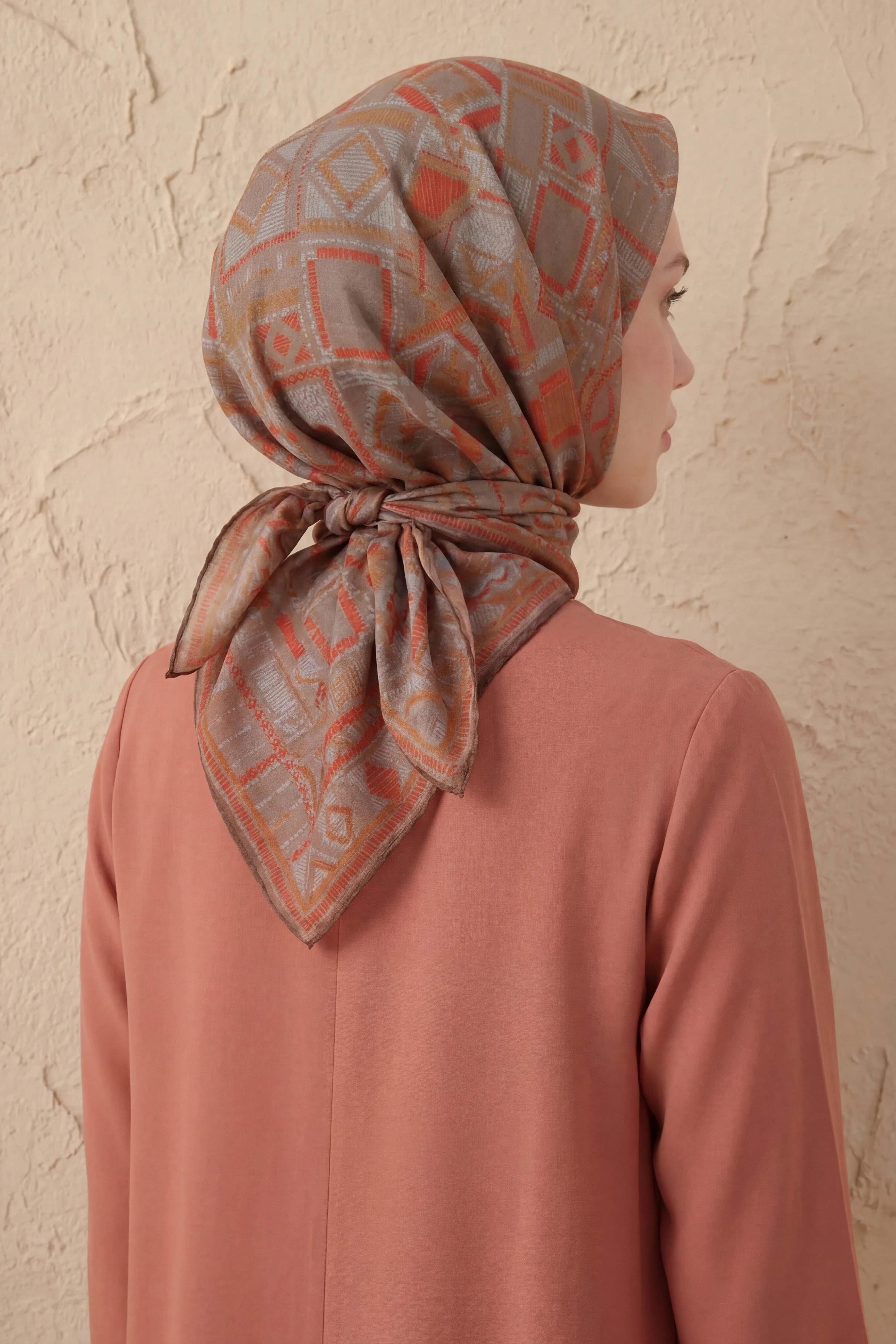 Soft Eşarp Geometrik Desen Uçuk Vizon 90x90