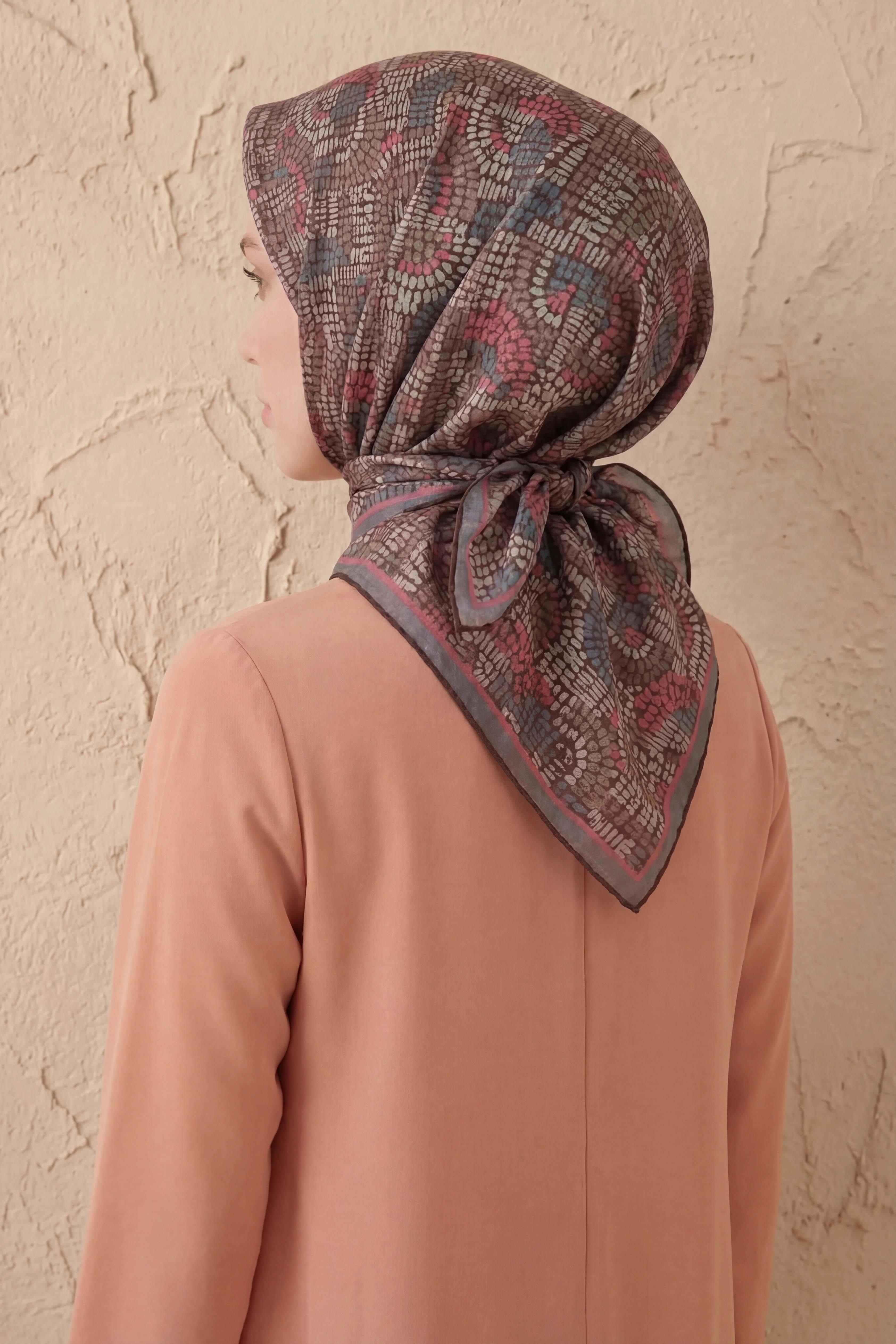 Soft Eşarp Melodi Desen Kahverengi 90x90