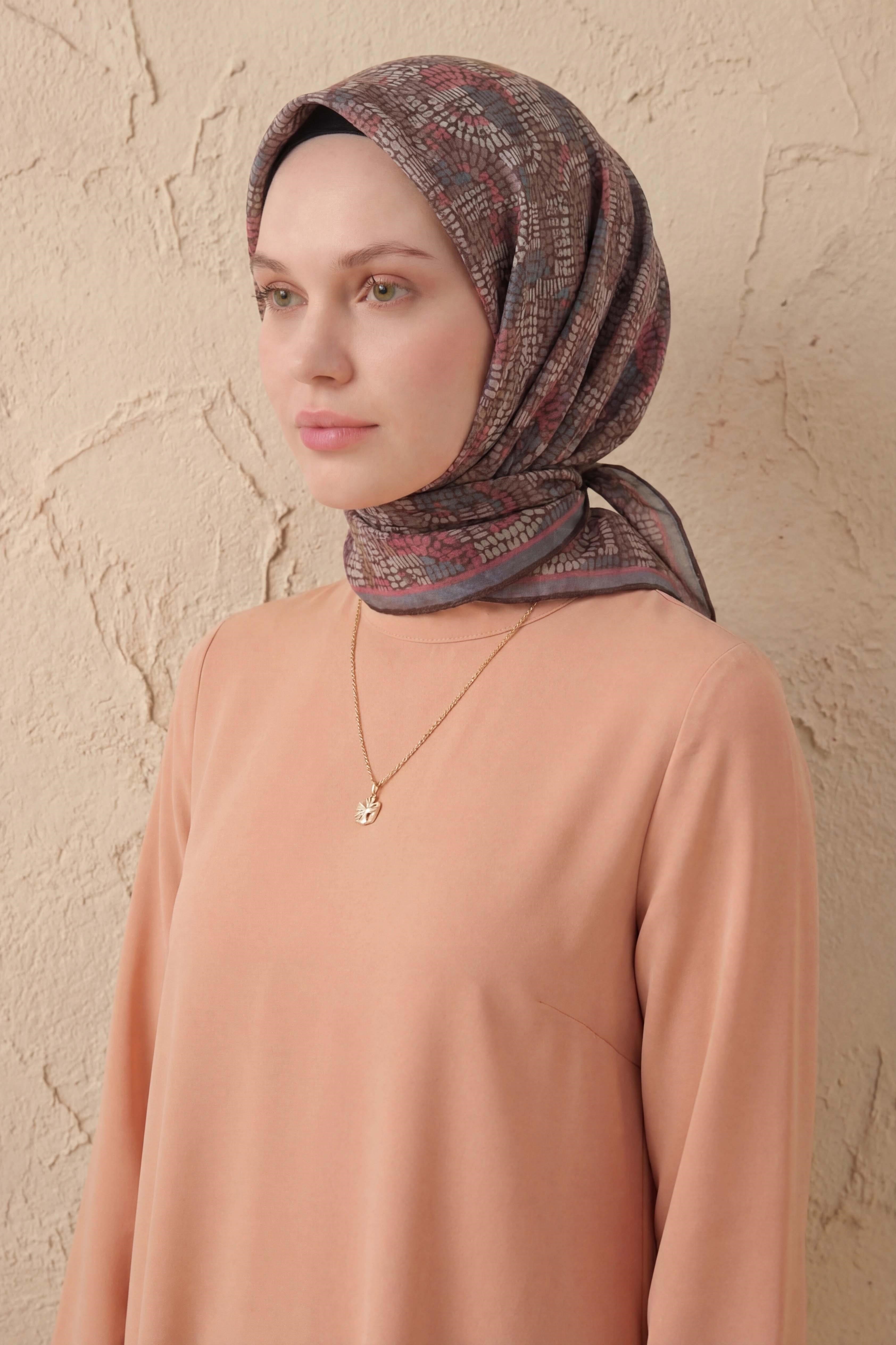 Soft Eşarp Melodi Desen Kahverengi 90x90