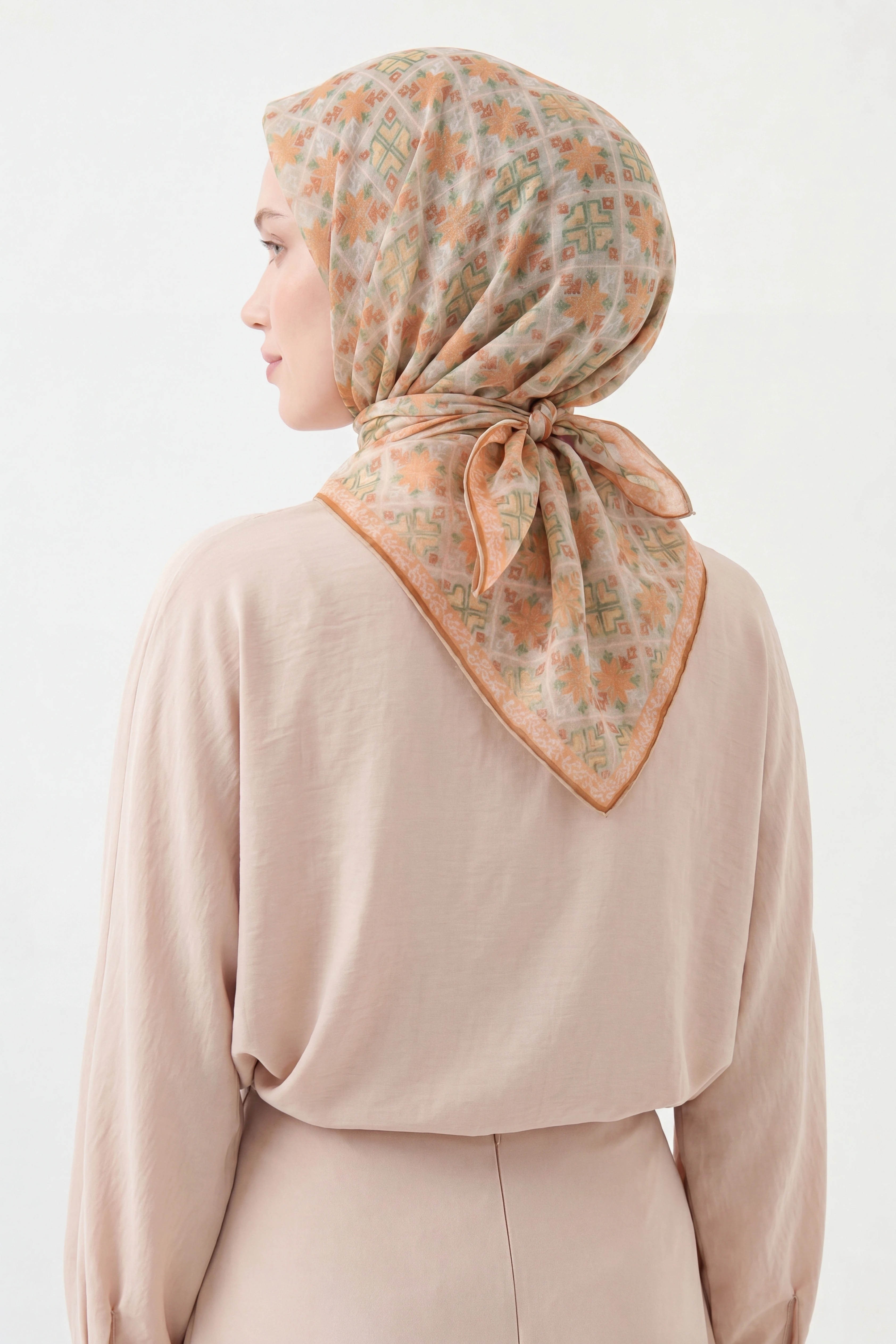 Soft Eşarp Minimal Motif Taş