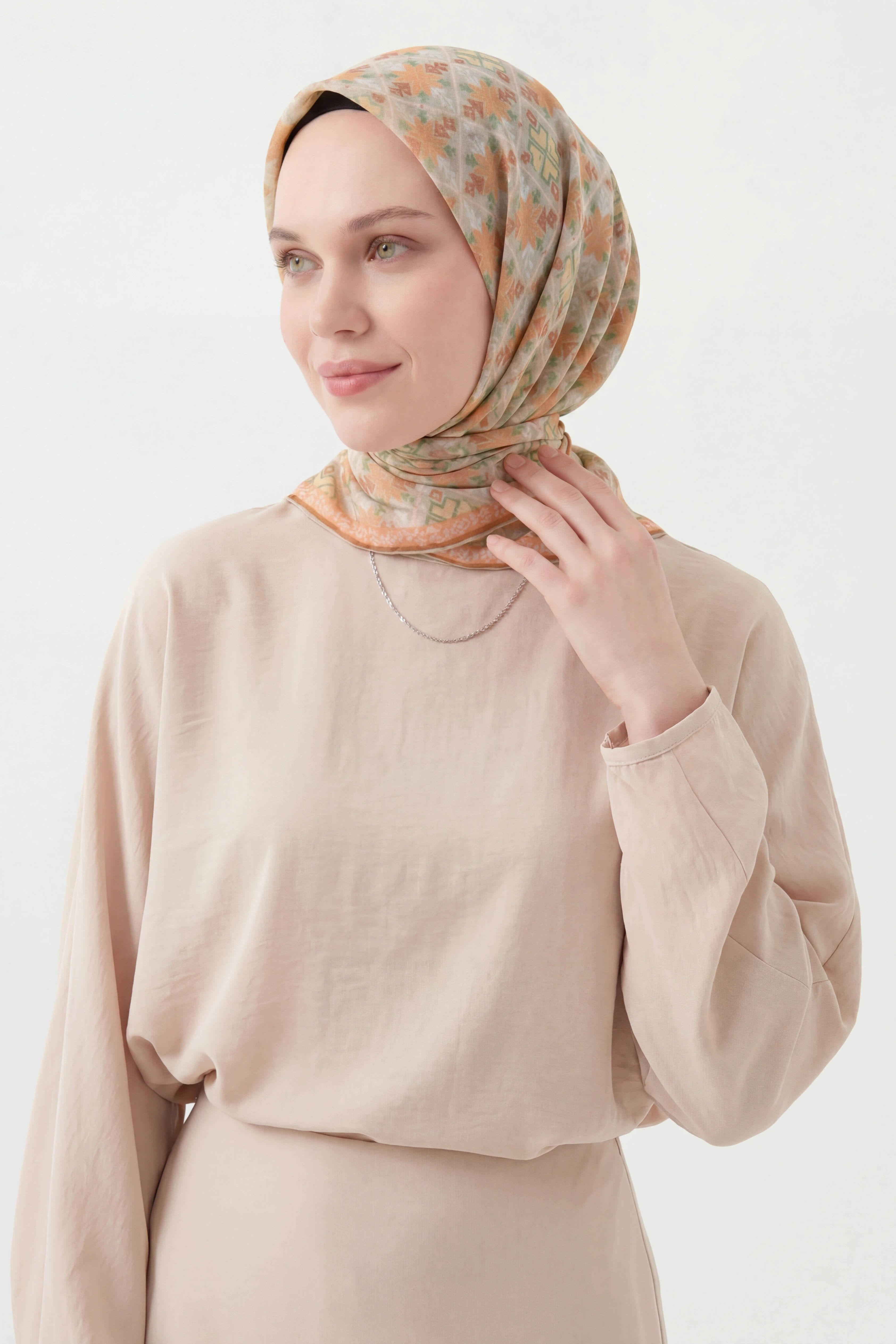 Soft Eşarp Minimal Motif Taş