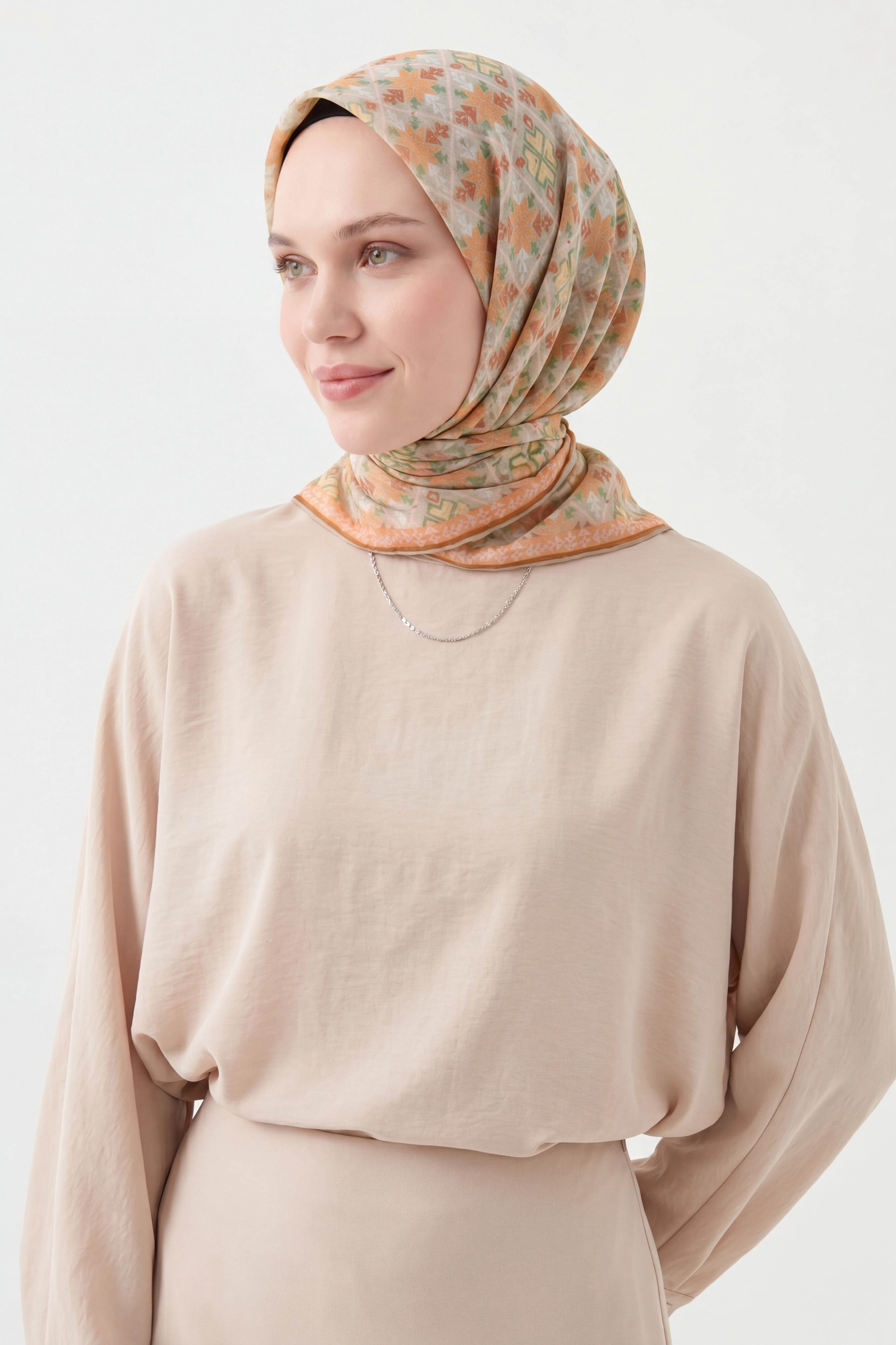 Soft Eşarp Minimal Motif Taş