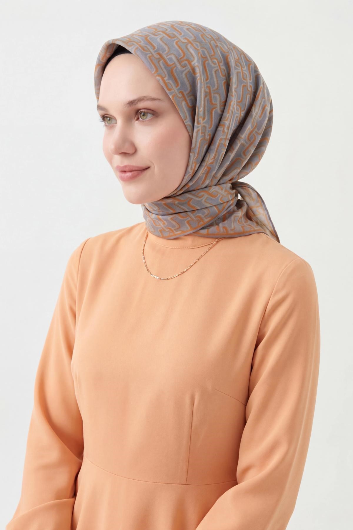 Soft Eşarp Zincir Desen Gri 90x90