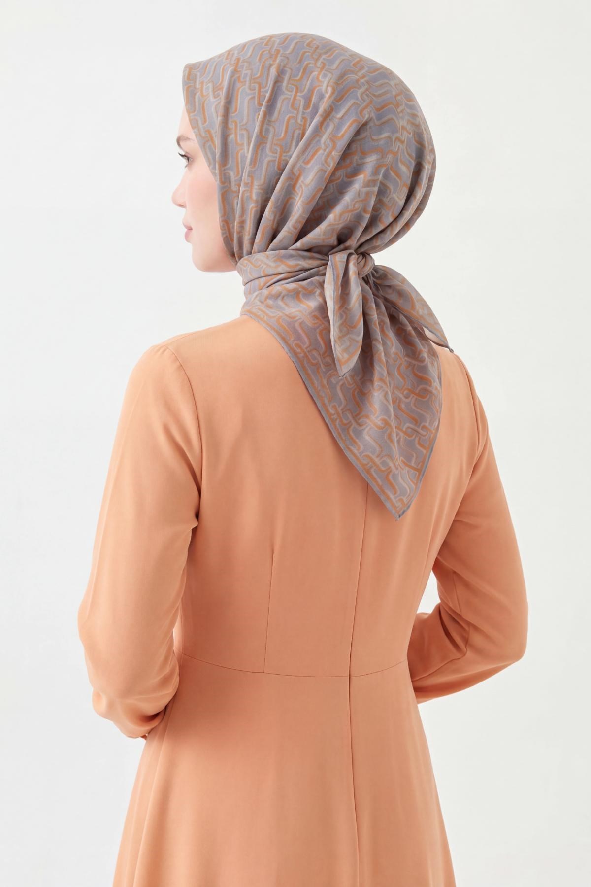 Soft Eşarp Zincir Desen Gri 90x90