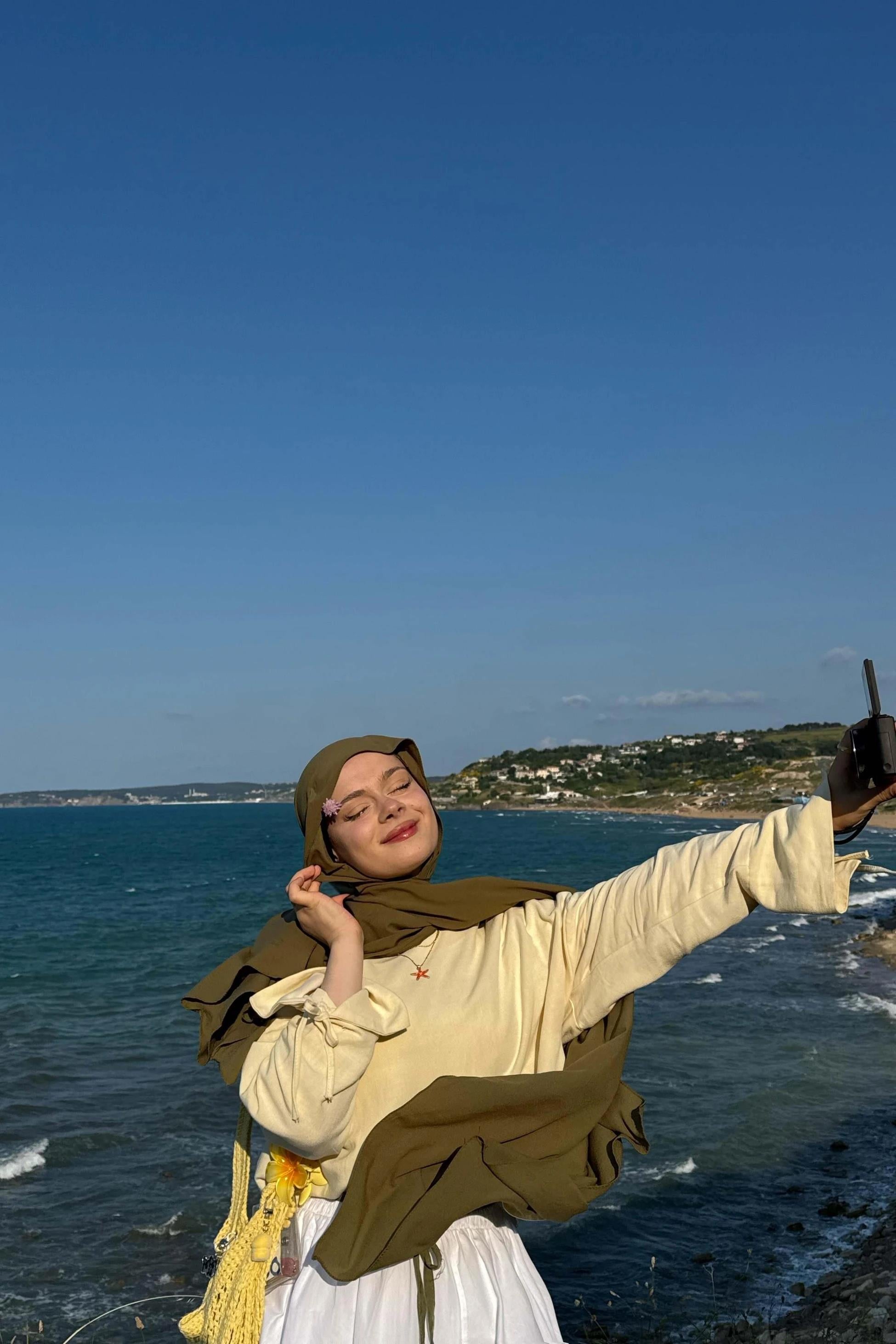 Şükran Karanın Yaz İçin Tercihi Relax Şal 10000-11