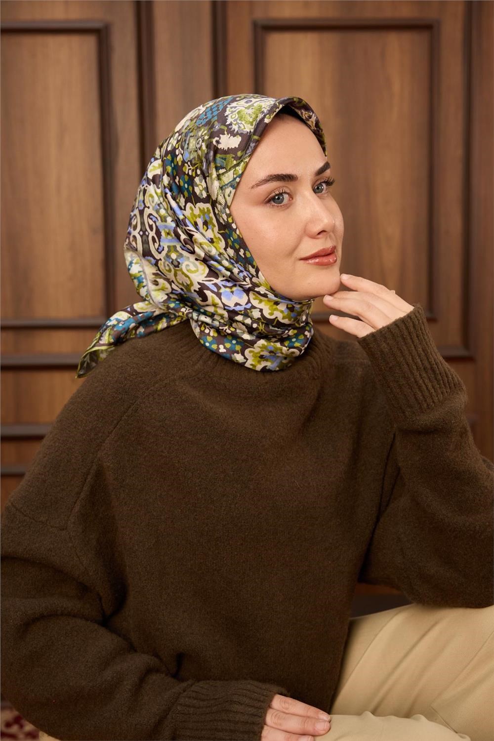 Twill İpek Eşarp Acı Kahve-Fıstık Yeşili Desenli Tok Duruşlu 90X90