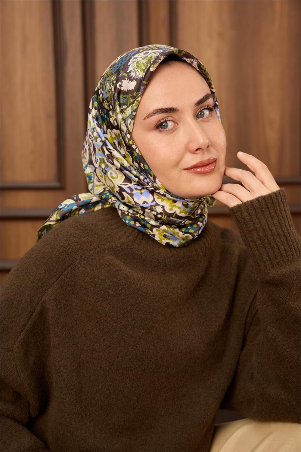 Twill İpek Eşarp Acı Kahve-Fıstık Yeşili Desenli Tok Duruşlu 90X90