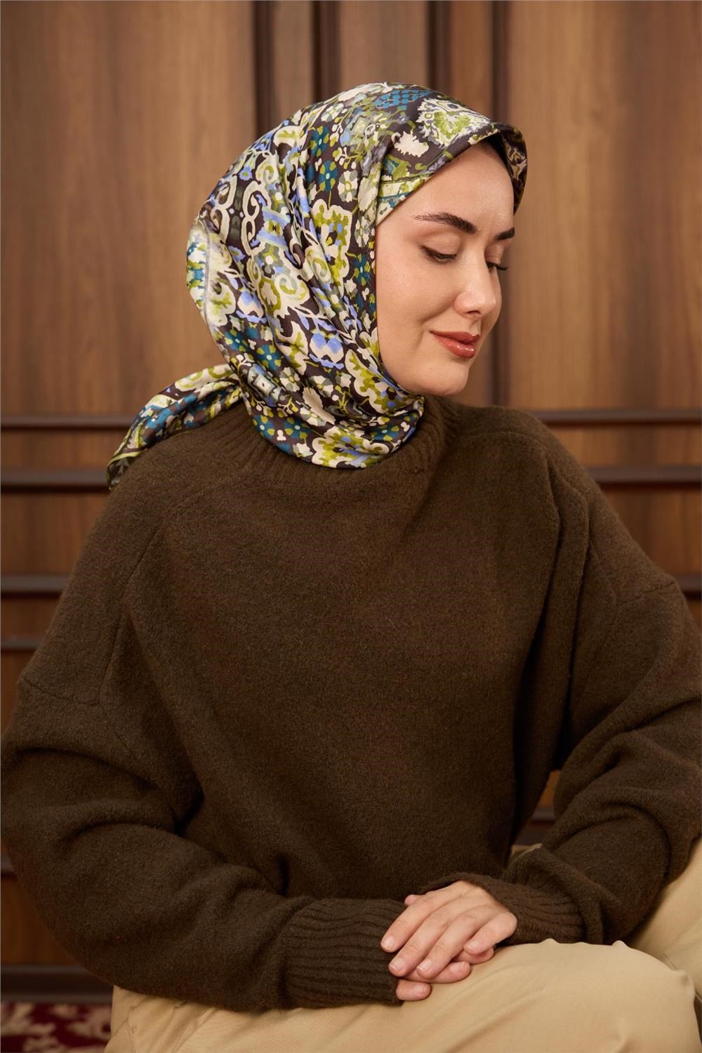 Twill İpek Eşarp Acı Kahve-Fıstık Yeşili Desenli Tok Duruşlu 90X90
