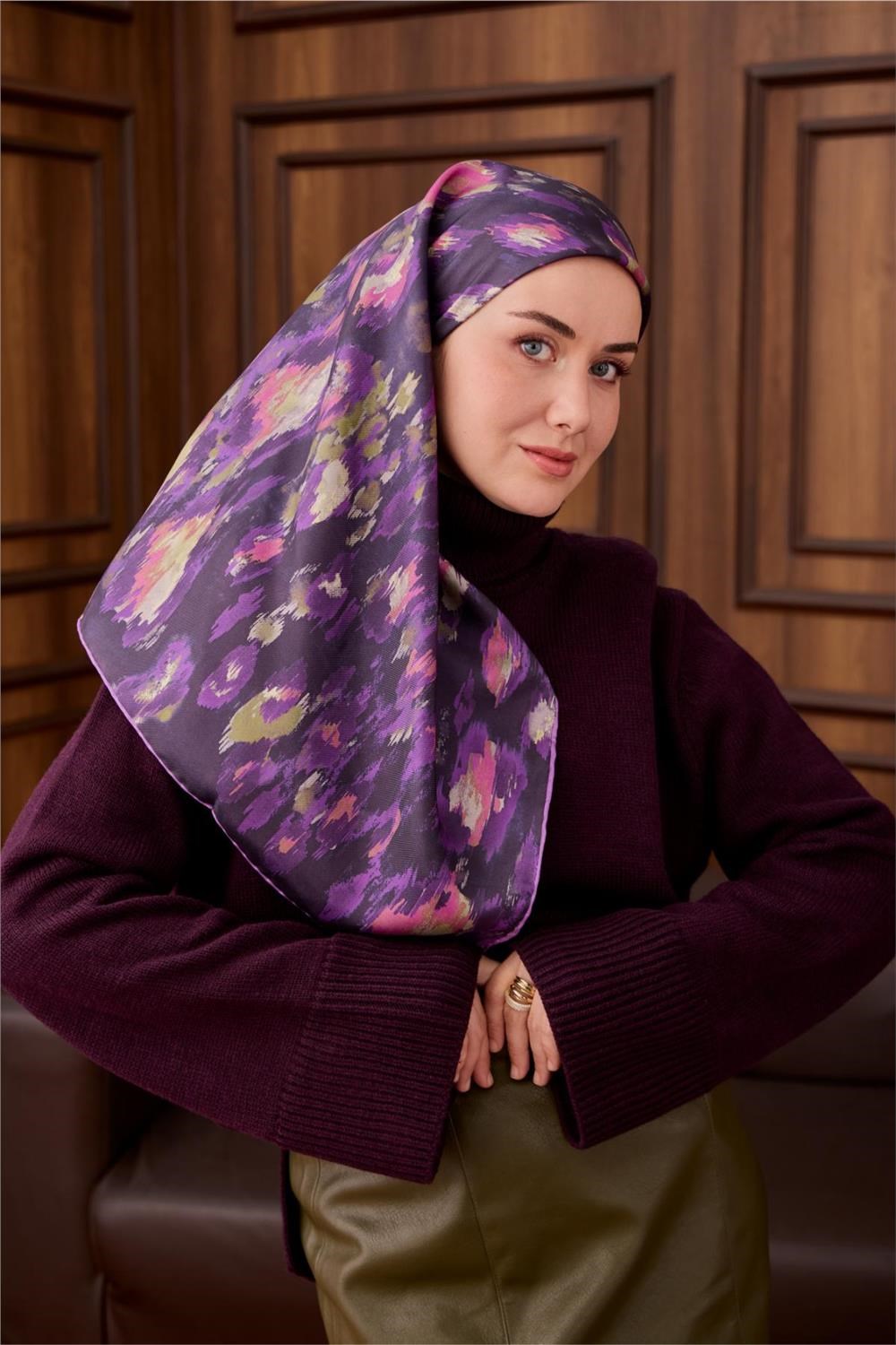 Twill İpek Eşarp Koyu Mor-Violet Desenli Tok Duruşlu 90X90