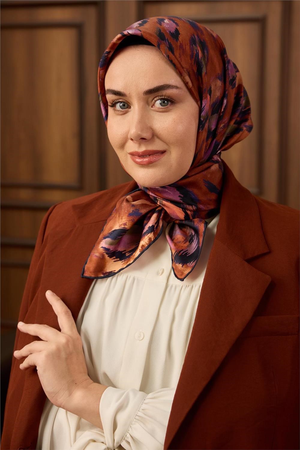 Twill İpek Eşarp Lacivert-Bakır Desenli Tok Duruşlu 90X90