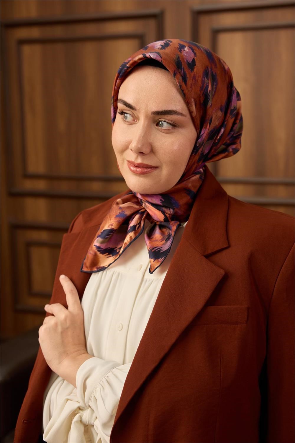 Twill İpek Eşarp Lacivert-Bakır Desenli Tok Duruşlu 90X90