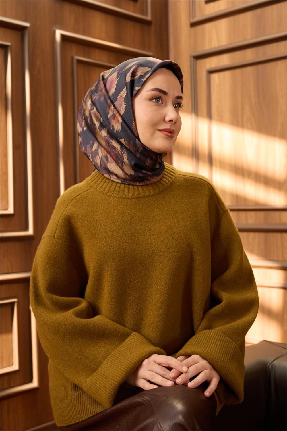 Twill İpek Eşarp Lacivert-Vizon Desenli Tok Duruşlu 90X90