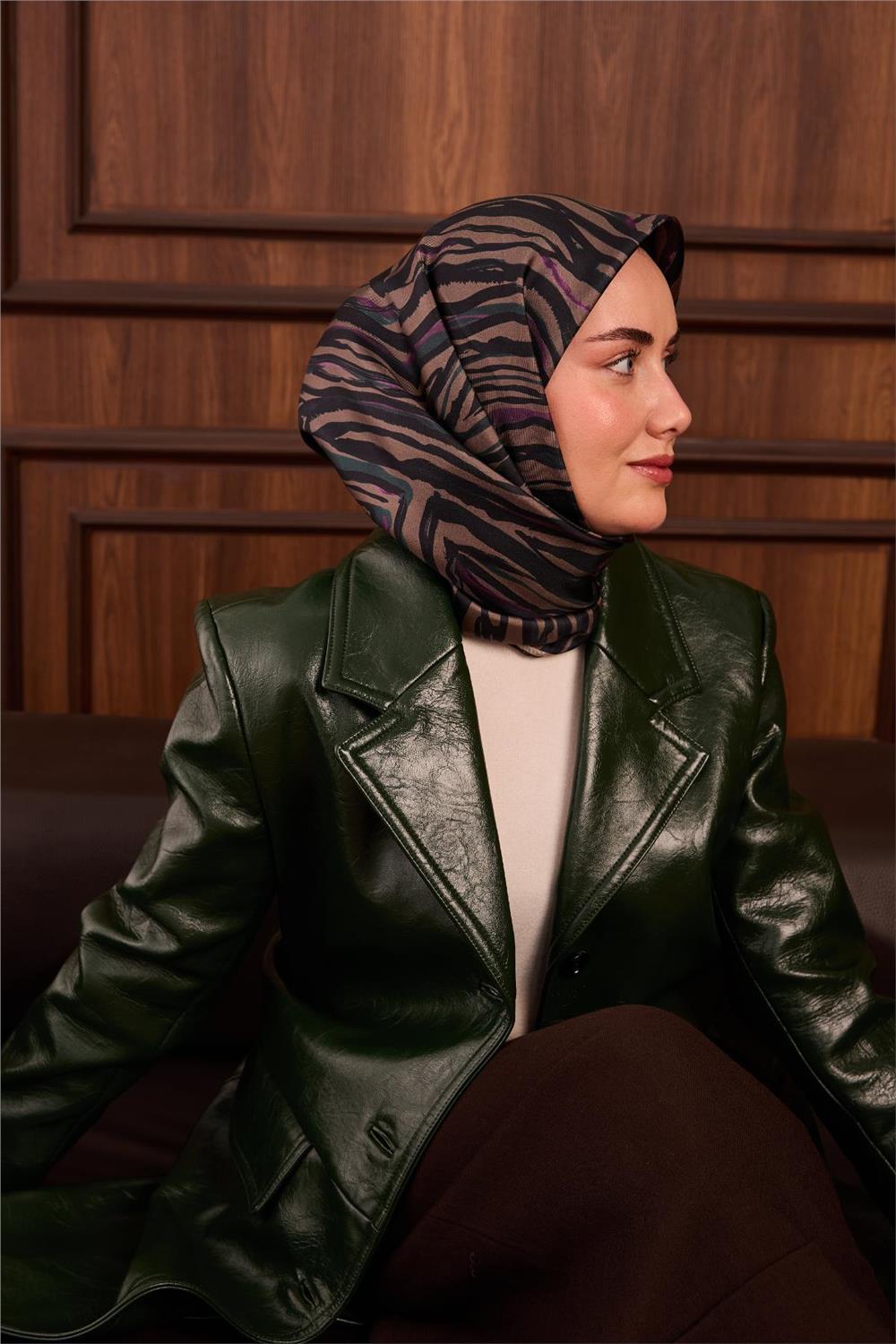 Twill İpek Eşarp Petrol Yeşili Erguvan Geometrik Desenli Tok Duruşlu 90x90