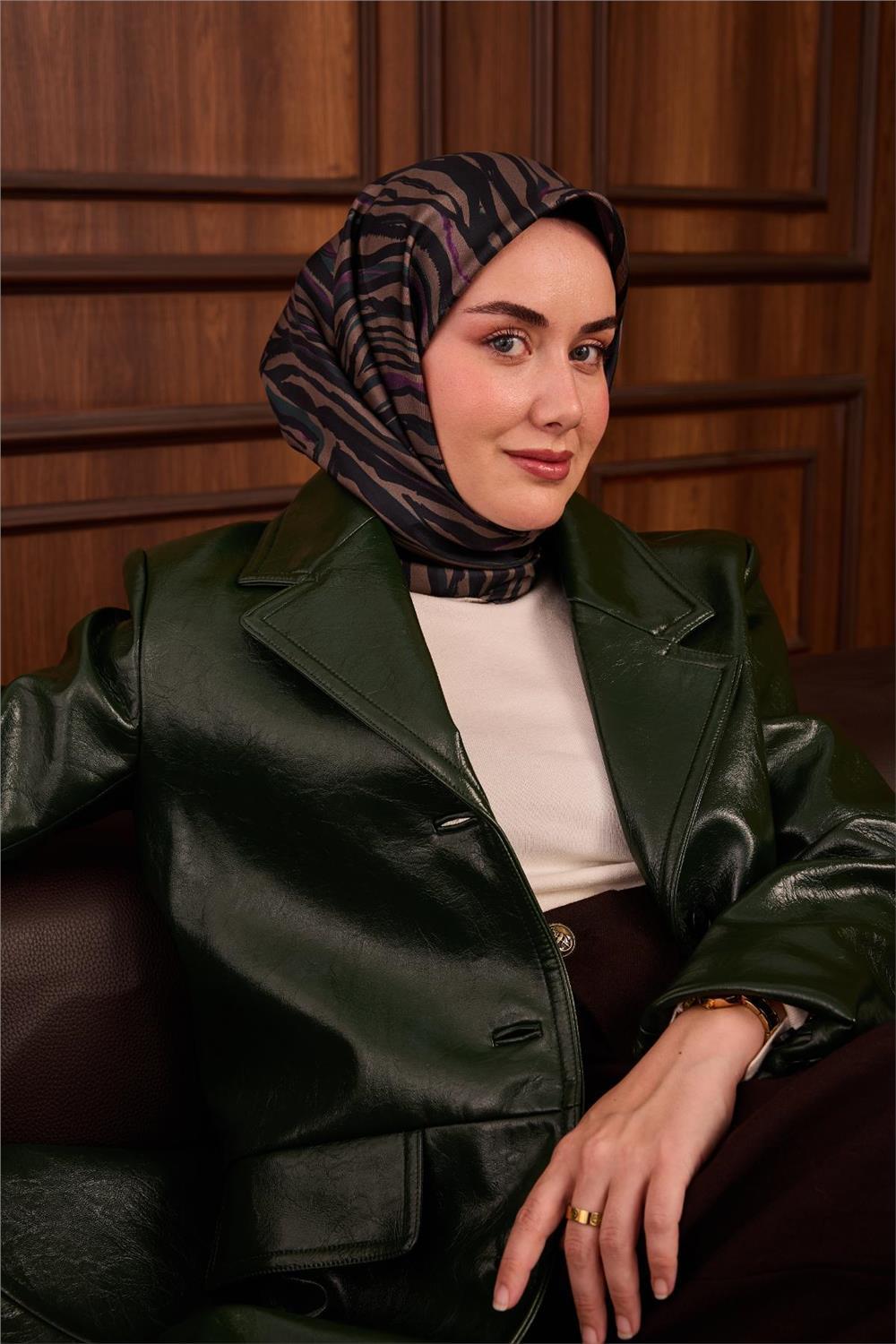 Twill İpek Eşarp Petrol Yeşili Erguvan Geometrik Desenli Tok Duruşlu 90x90