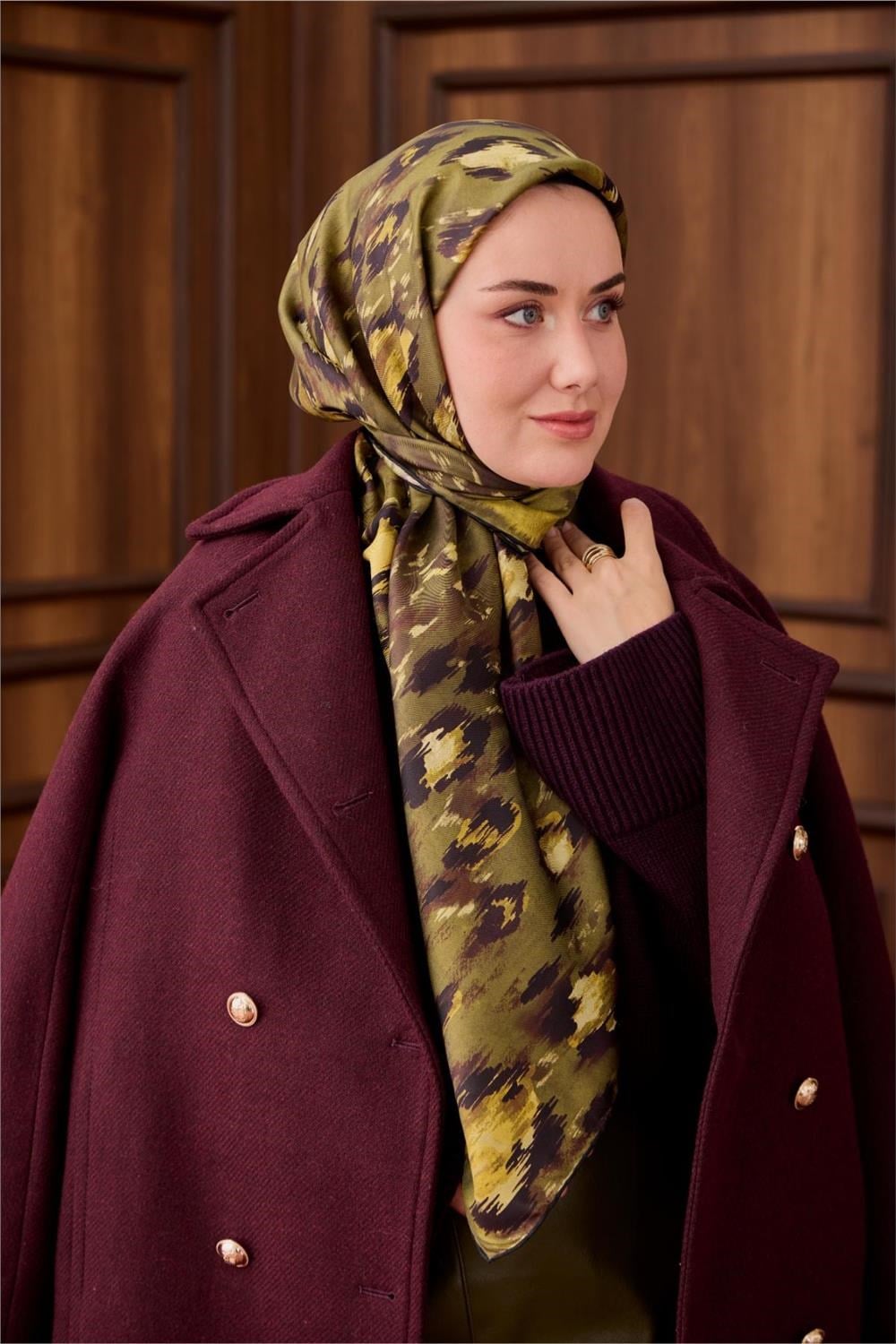 Twill İpek Eşarp Siyah-Yeşil Desenli Tok Duruşlu 90X90