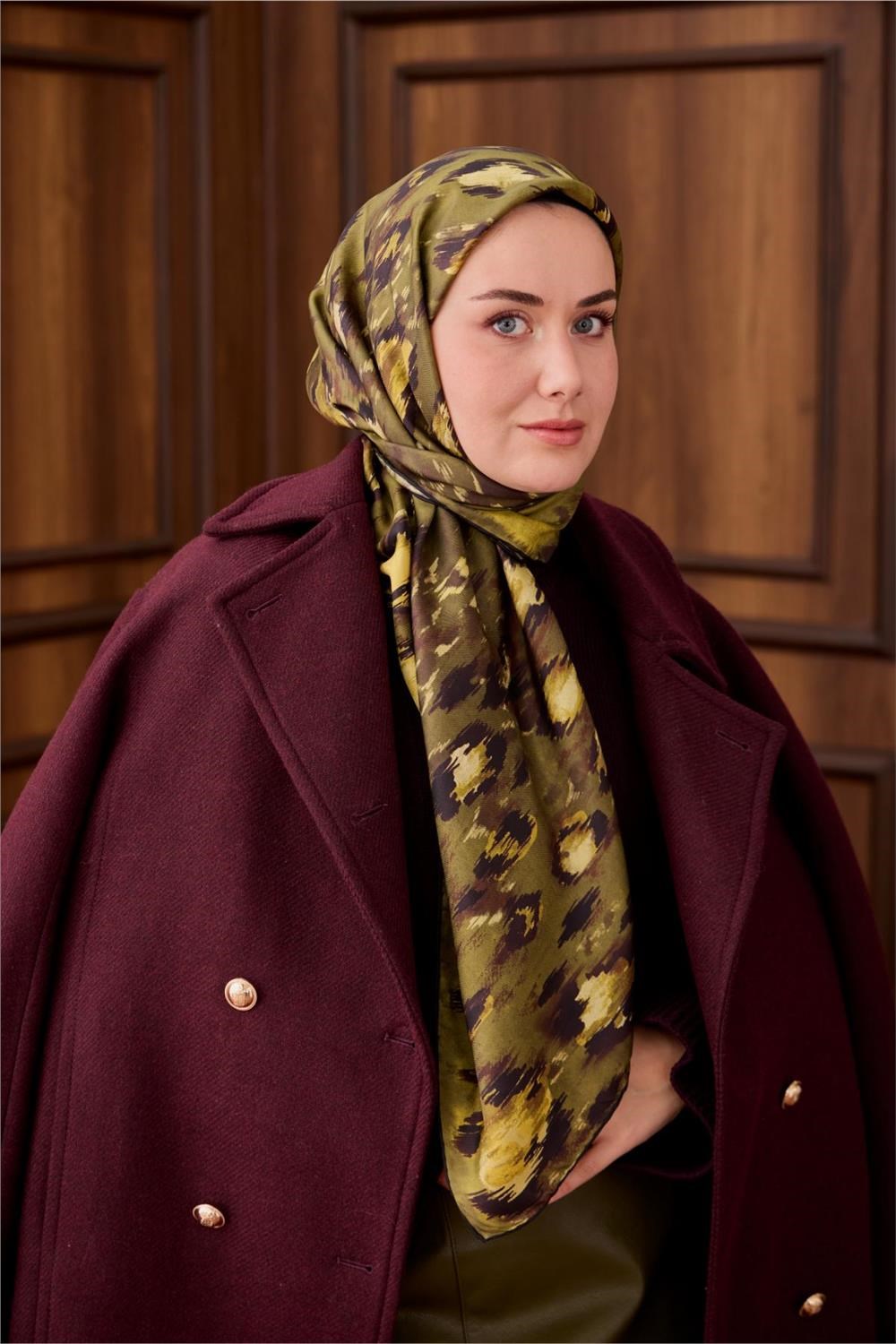 Twill İpek Eşarp Siyah-Yeşil Desenli Tok Duruşlu 90X90