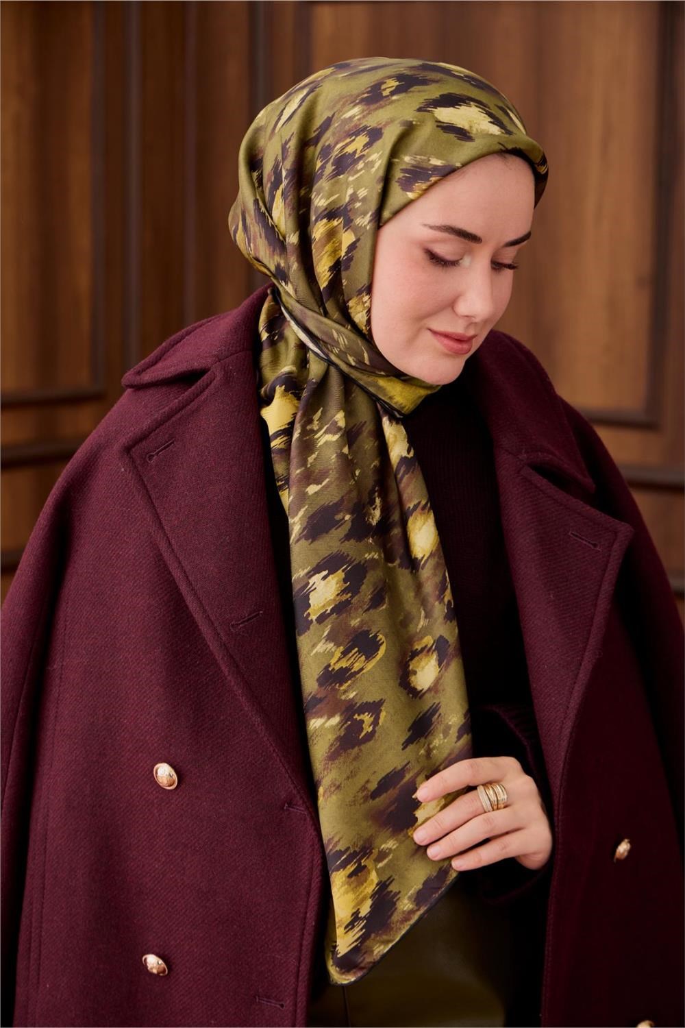 Twill İpek Eşarp Siyah-Yeşil Desenli Tok Duruşlu 90X90