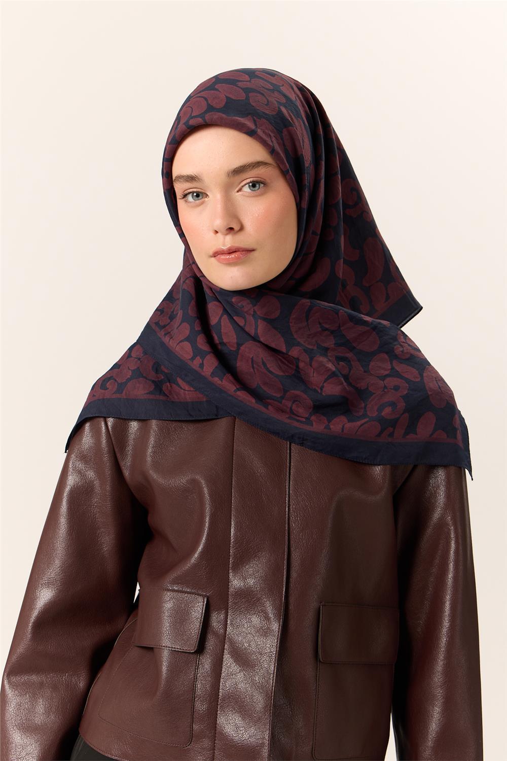 Viskon Karışımlı Velora Eşarp Koyu Lacivert-Bordo Desenli Yumuşak Dokulu Tok Duruşlu 90x90
