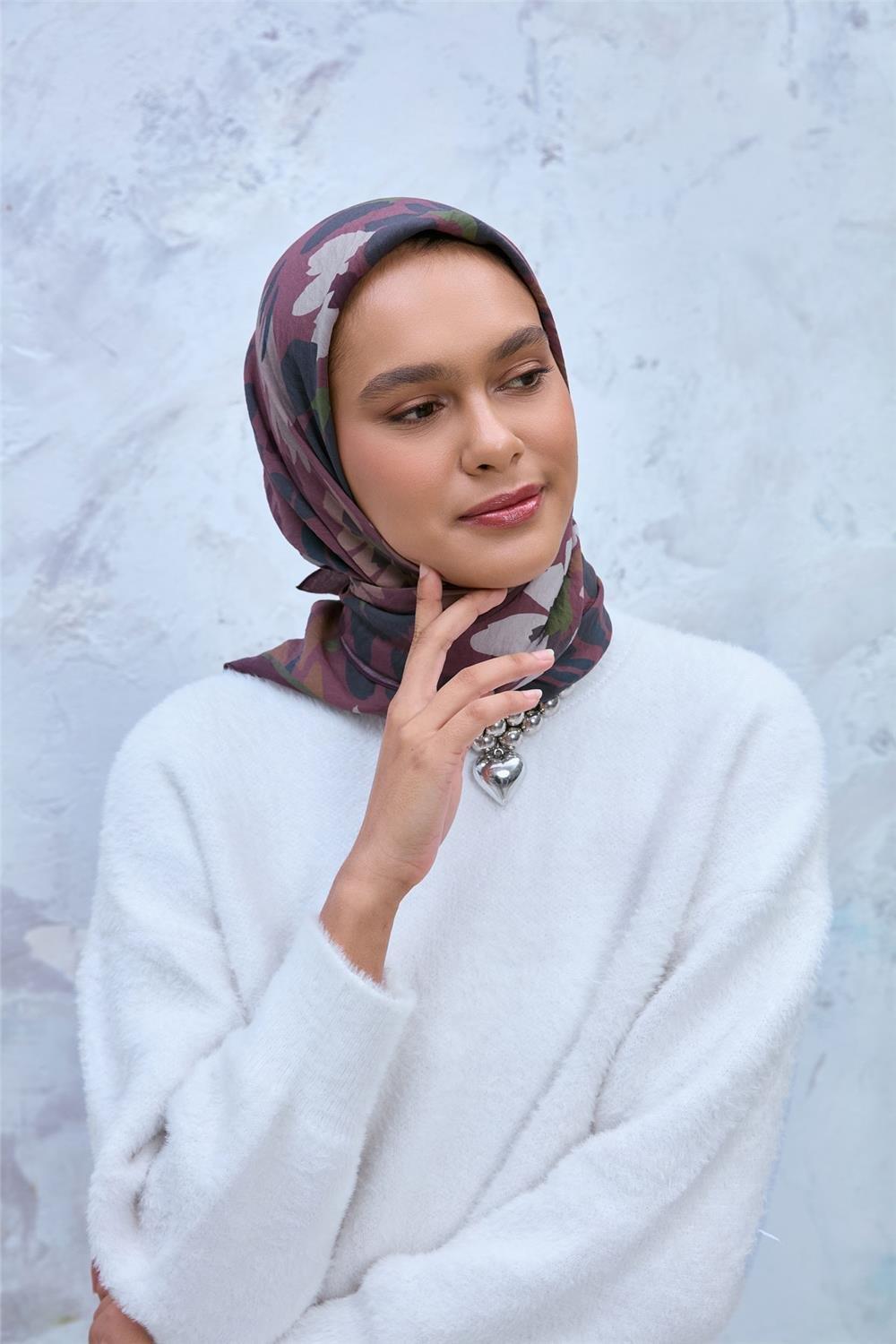 Viskon Velora Eşarp Mürdüm-Gül Kurusu-Petrol Mavi Desenli Kaymaz Dokulu Tok Duruşlu 90x90