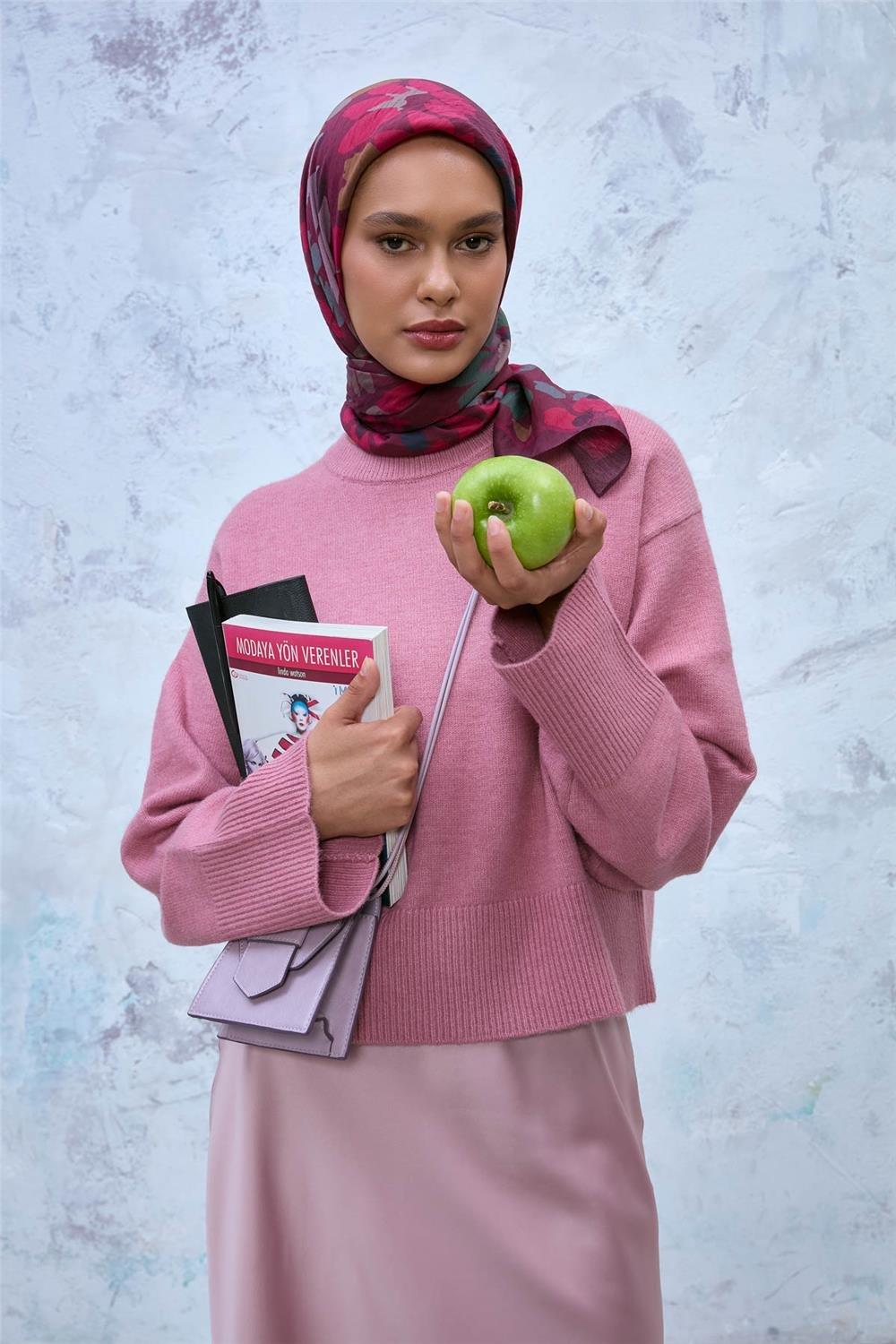 Viskon Velora Eşarp Mürdüm-Çilek Kırmızısı-Yeşil Desenli Kaymaz Dokulu Tok Duruşlu 90x90