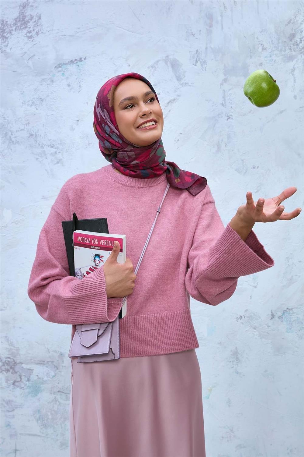 Viskon Velora Eşarp Mürdüm-Çilek Kırmızısı-Yeşil Desenli Kaymaz Dokulu Tok Duruşlu 90x90