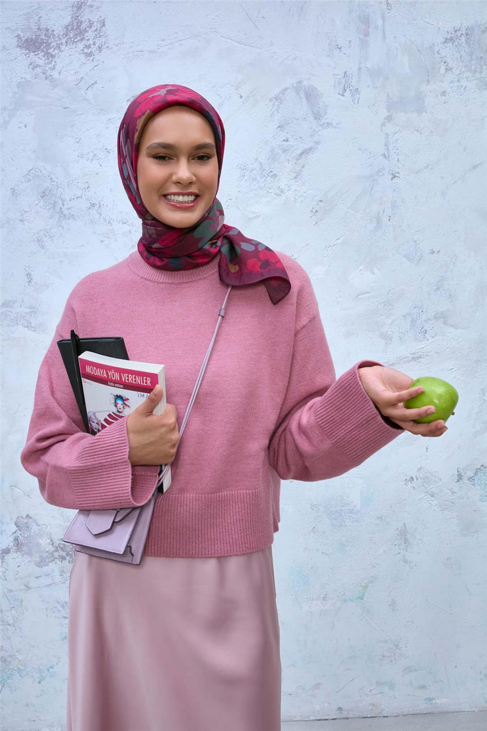 Viskon Velora Eşarp Mürdüm-Çilek Kırmızısı-Yeşil Desenli Kaymaz Dokulu Tok Duruşlu 90x90