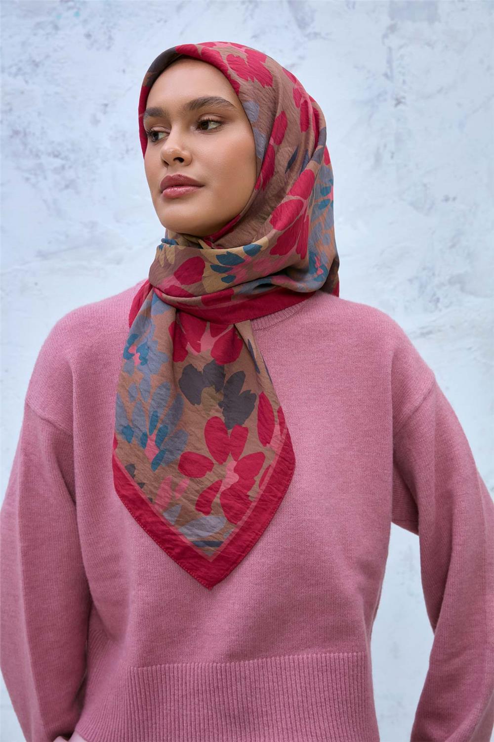 Viskon Velora Eşarp Pembe-Sütlü Kahve-Petrol Mavi Desenli Kaymaz Dokulu Tok Duruşlu 90x90