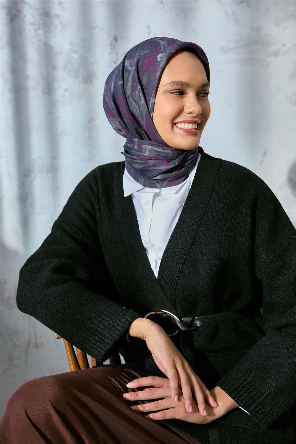 Viskon Velora Eşarp Grafit Gri-Erguvan-Füme Desenli Kaymaz Dokulu Tok Duruşlu 90x90