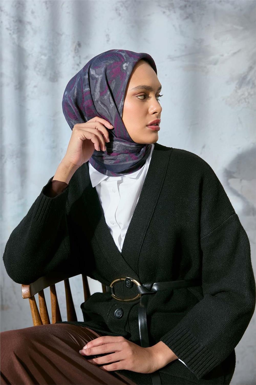 Viskon Velora Eşarp Grafit Gri-Erguvan-Füme Desenli Kaymaz Dokulu Tok Duruşlu 90x90