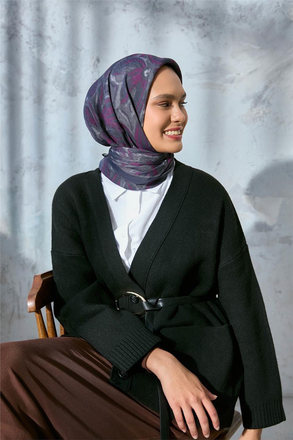 Viskon Velora Eşarp Grafit Gri-Erguvan-Füme Desenli Kaymaz Dokulu Tok Duruşlu 90x90