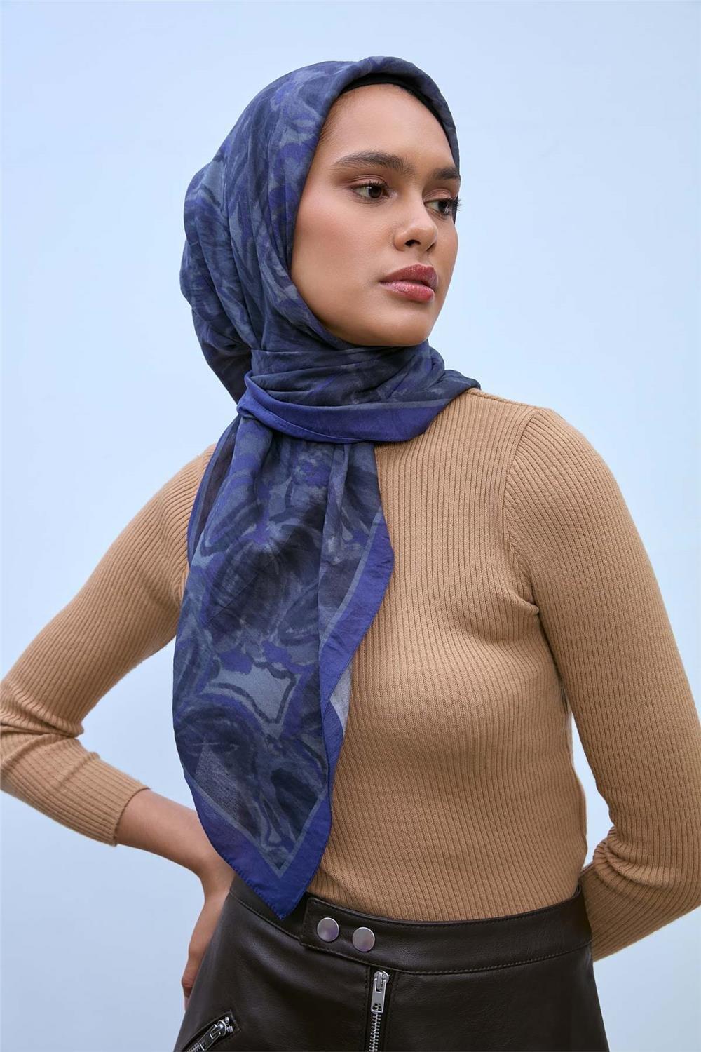 Viskon Velora Eşarp Mor-Antrasit Desenli Kaymaz Tok Duruşlu 90x90