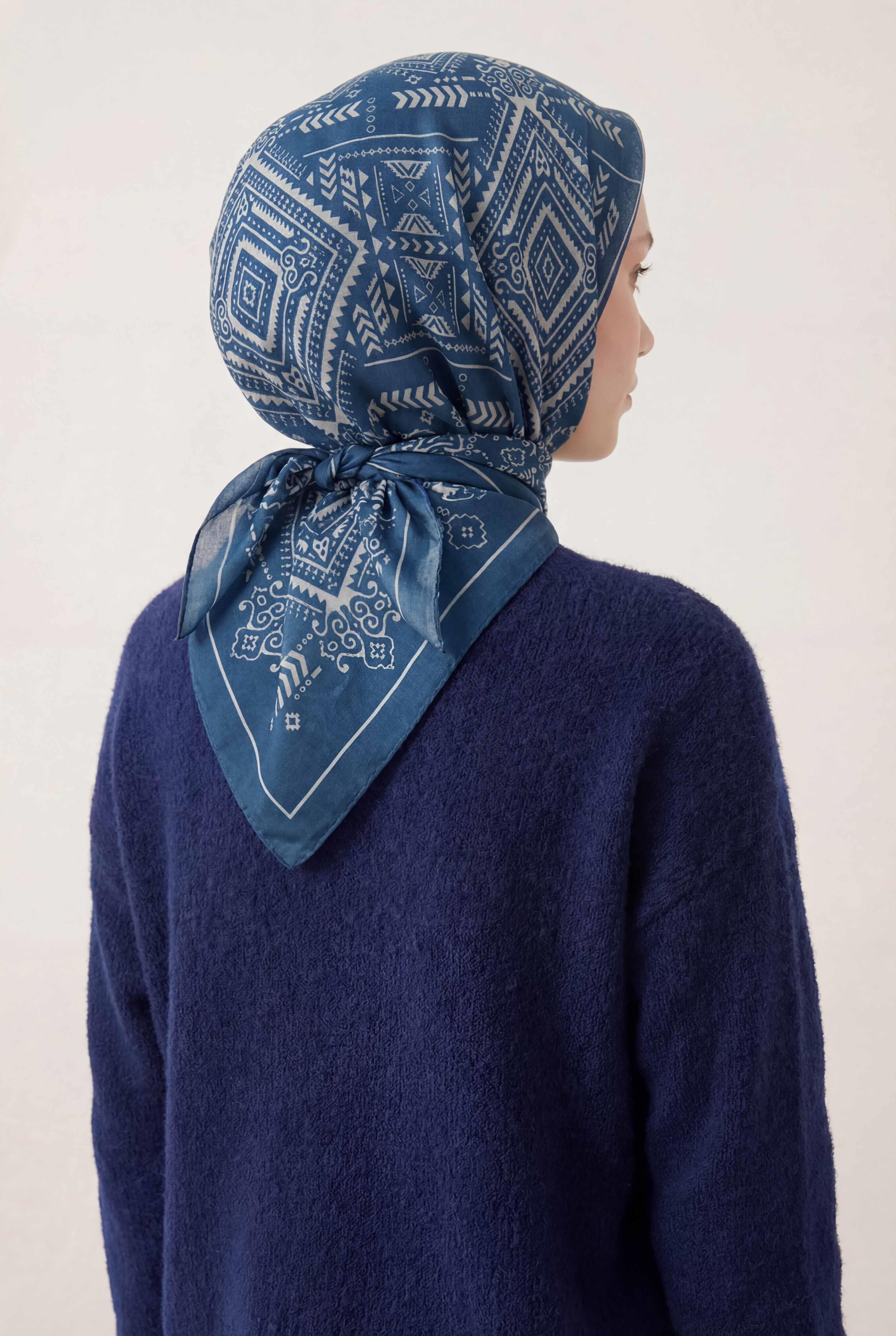Viskon Velora Eşarp Dört Mevsim Kilim Desen Dumanlı Mavi 90X90