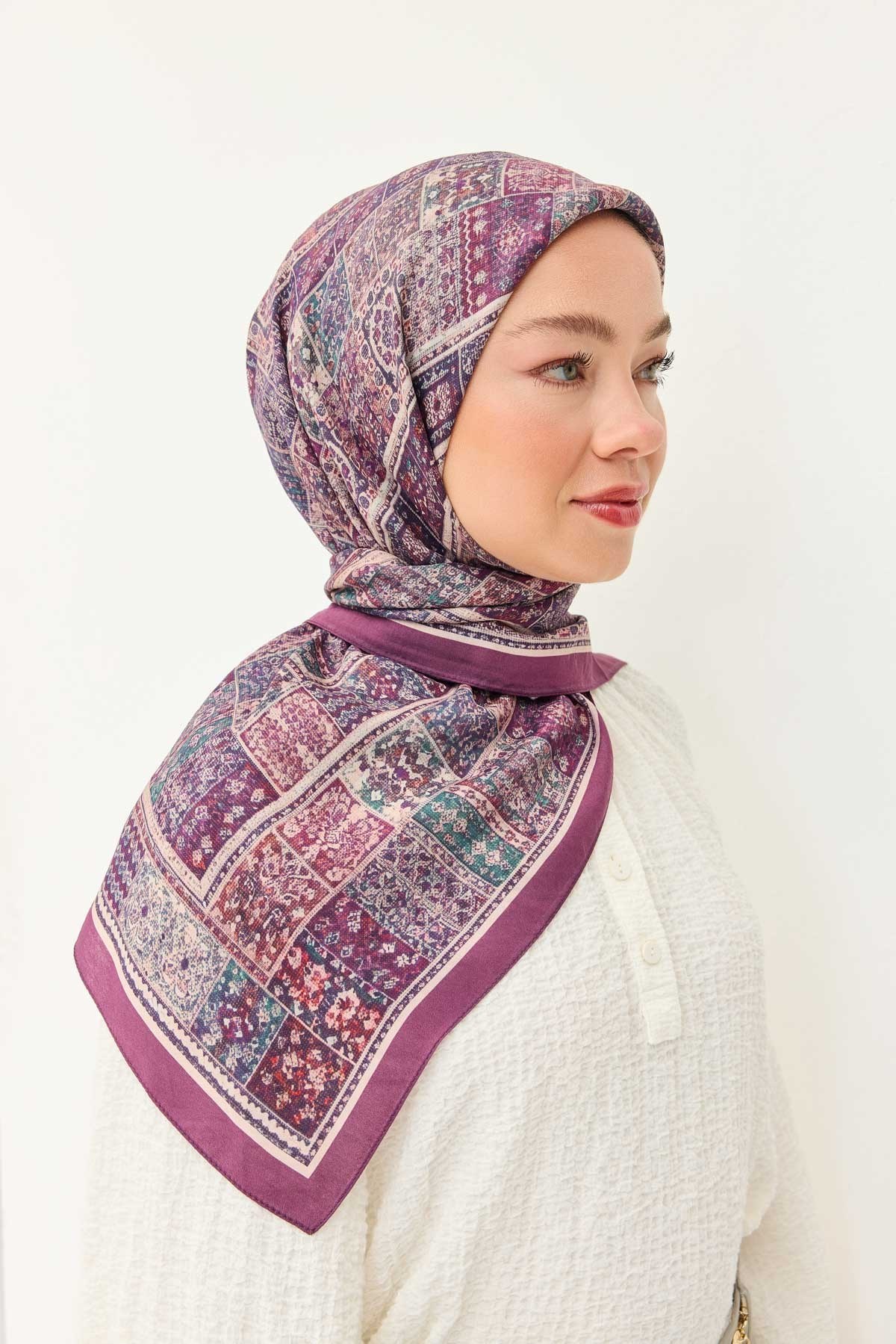 Velora Eşarp Etnik Desen Koyu Mor 90x90