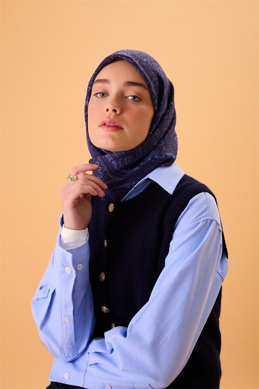 Viskon Karışımlı Velora Eşarp Lacivert-Morcivert Lila Bebe Mavi Desenli Tok
                Duruşlu 90X90