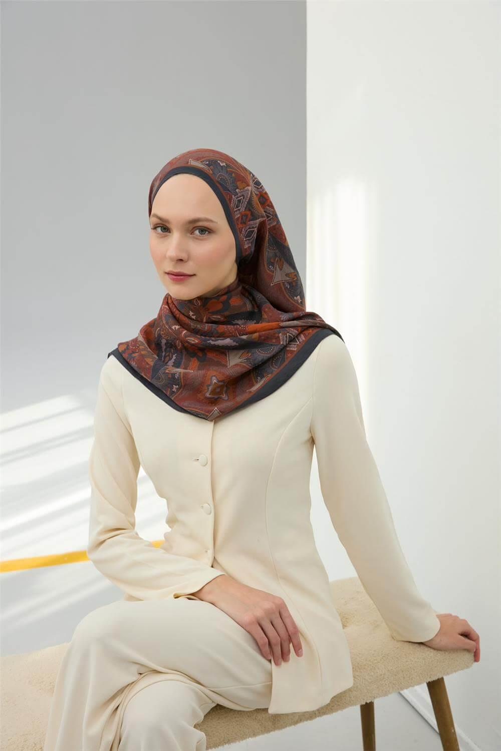 Viskon Velora Eşarp Antrasit-Taba Desenli Kaymaz Tok Duruşlu 90x90