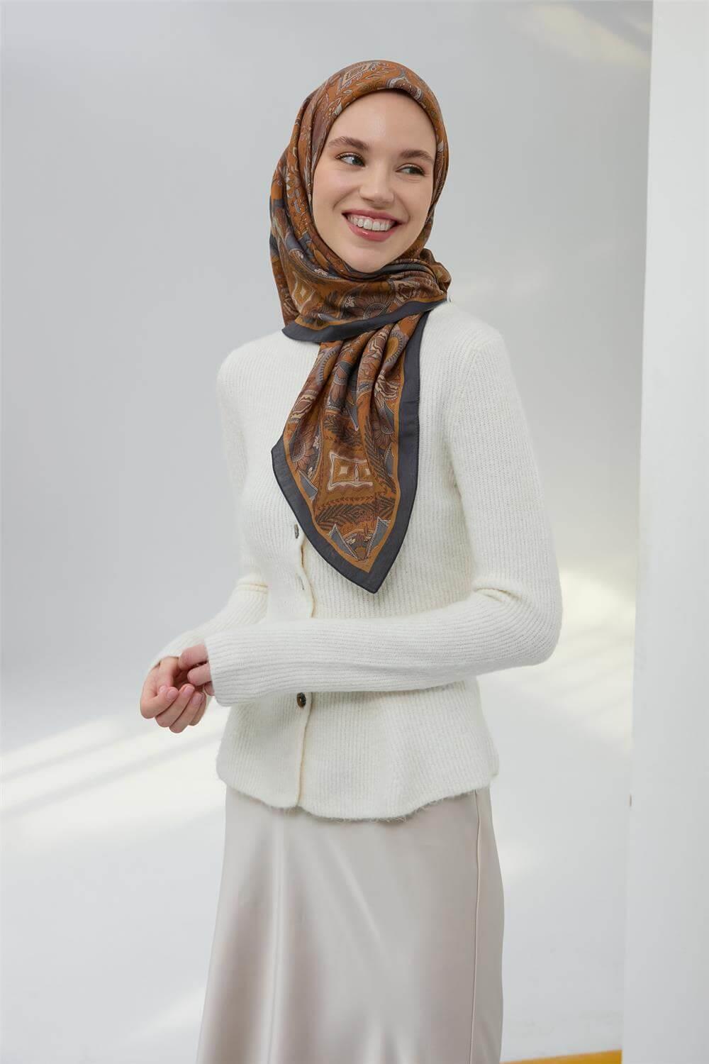 Viskon Velora Eşarp Antrasit-Kehribar Desenli Kaymaz Tok Duruşlu 90x90